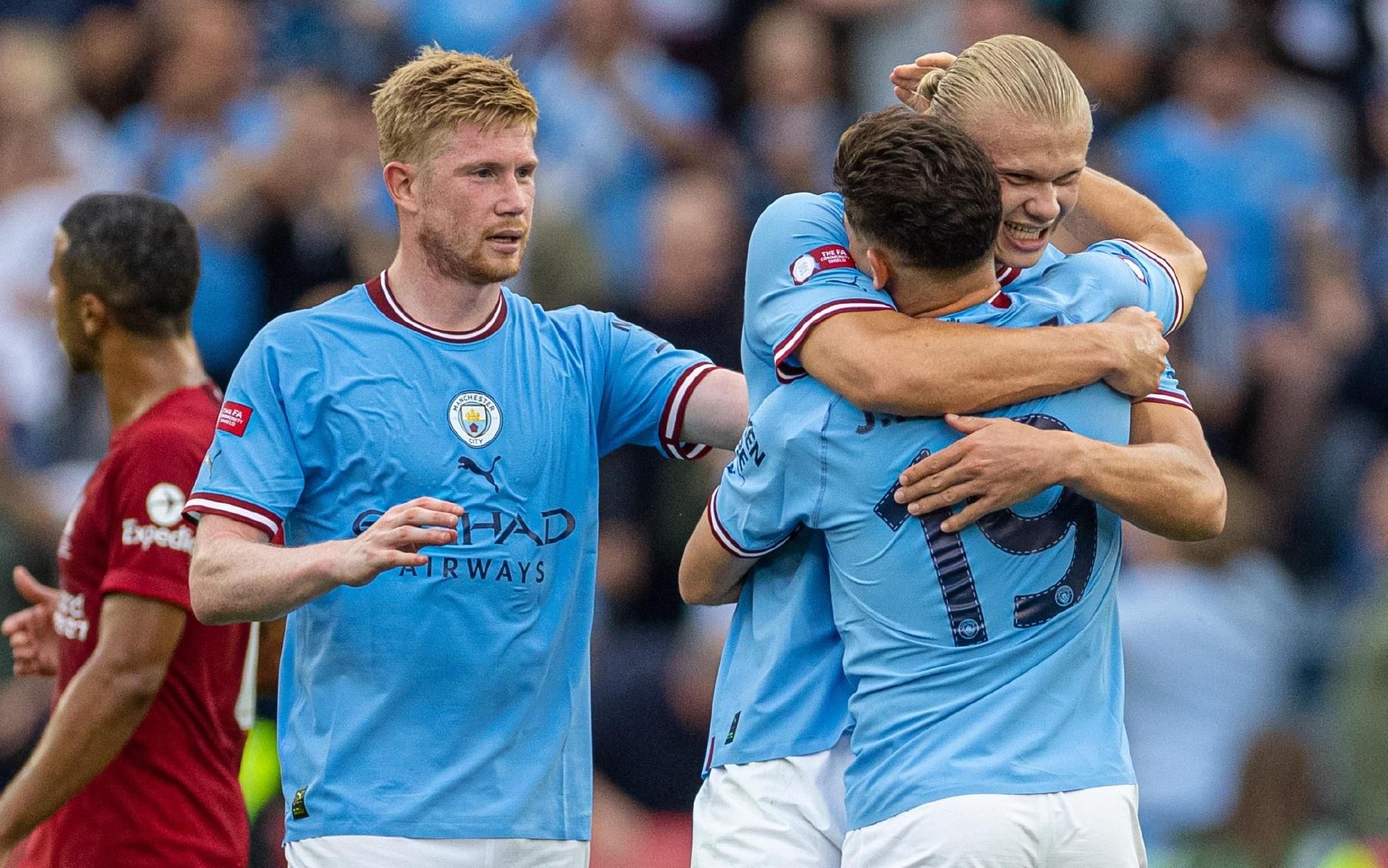 亚亚图雷双响，曼城队主场大胜对手的简单介绍