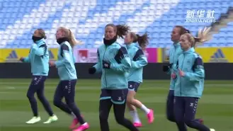 中国女足备战齐心协力，团队精神如虹的简单介绍